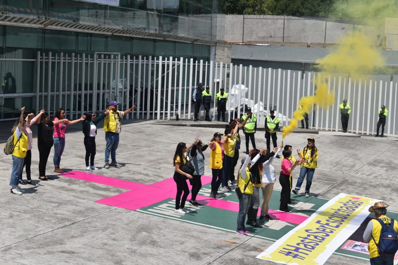 Reyna Alvarez OOEM/Madres de víctimas de feminicidio precedido de desaparición y activistas de Amnistía Internacional