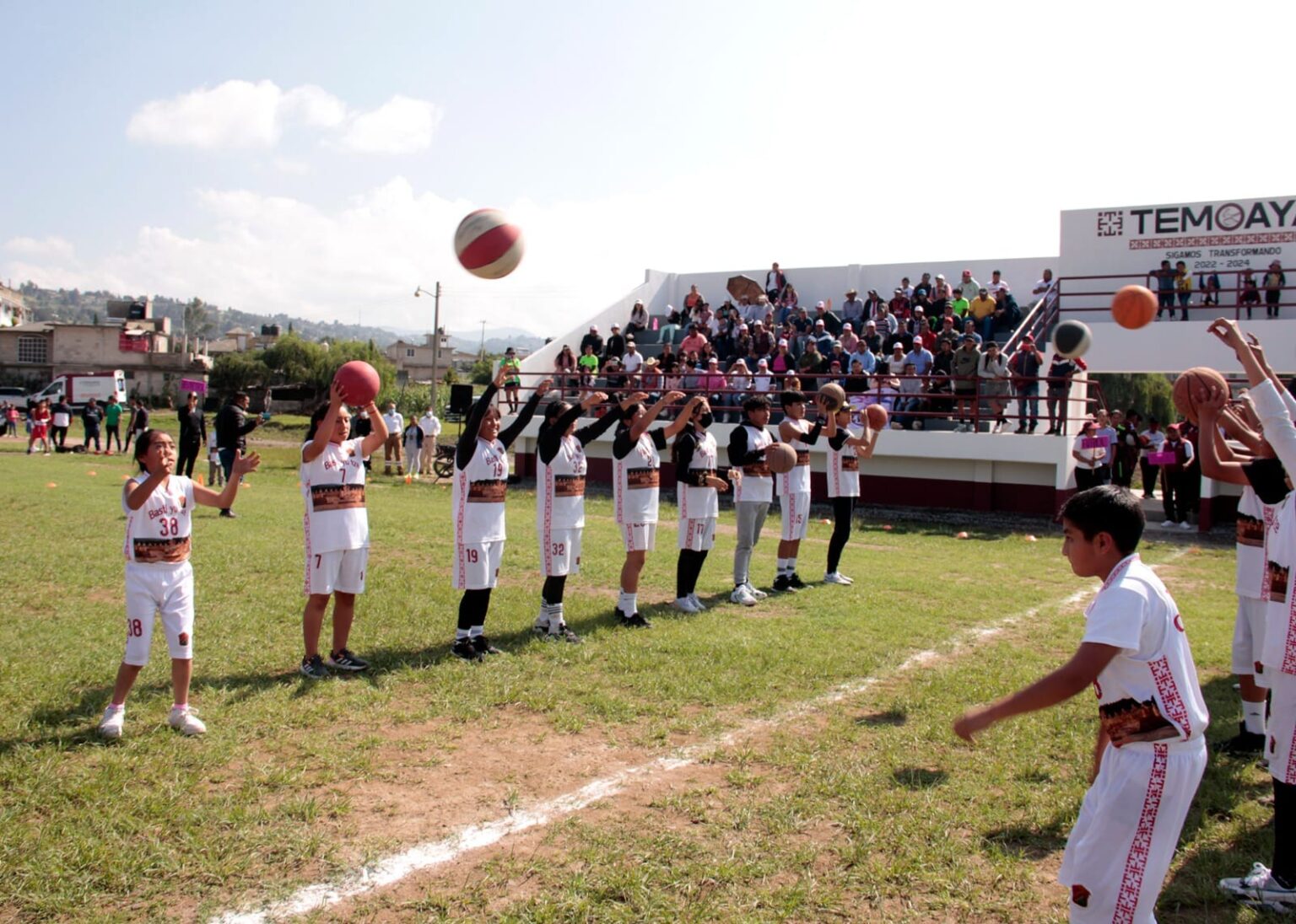 Nelly Rivera hace historia; inaugura primera etapa de la Unidad Deportiva Municipal de Temoaya