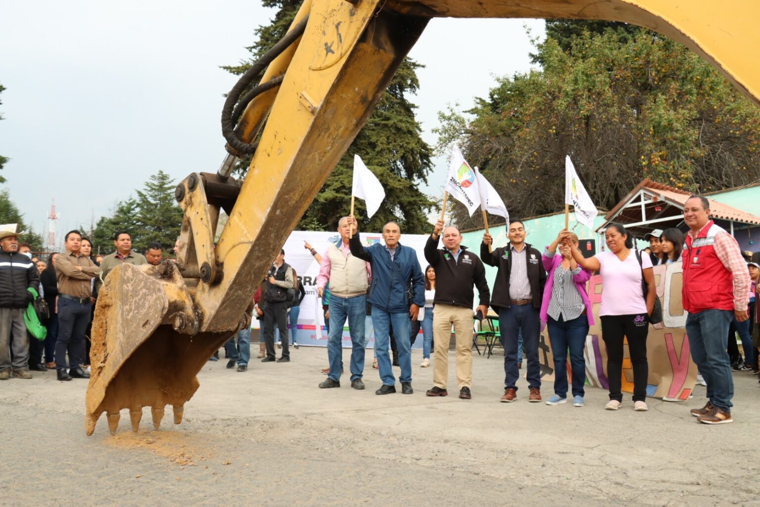 Alcalde sigue entregando e iniciando obras de gran contenido social en Zinacantepec