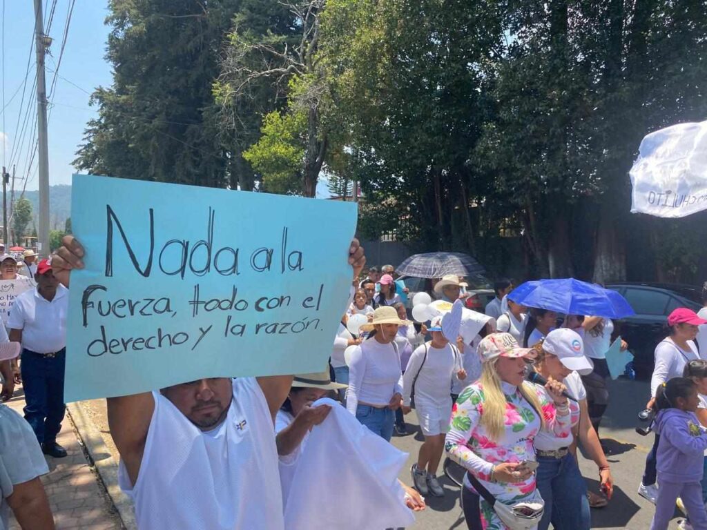 “NO NOS ACOSTUMBREMOS A LA VIOLENCIA”, claman ciudadanos de Amanalco durante la Caminata por la Paz